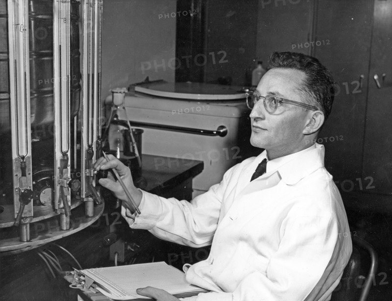 Photograph of Sol Spiegelman