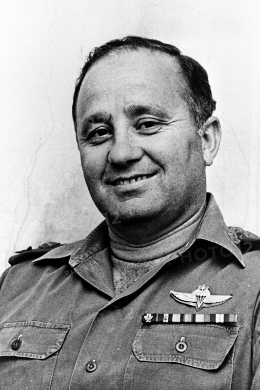 Photograph of Yitzhak Hofi