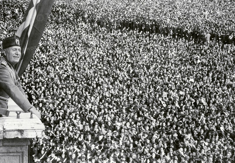 Benito Mussolini, 1933