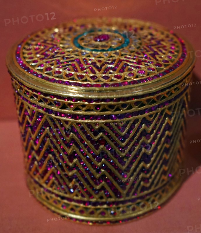 1800 -1855, Konbaung period, Box made from gold, diamonds, emeralds and rubies