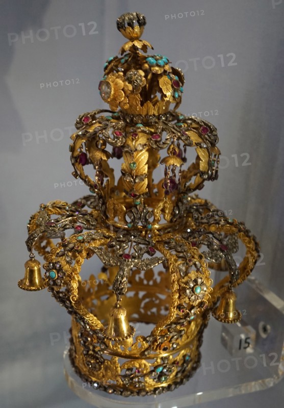 Gold Torah Crown which is thought to have come from the court of the Hasidic leader Rabbi Israel Friedman of Ruzhin