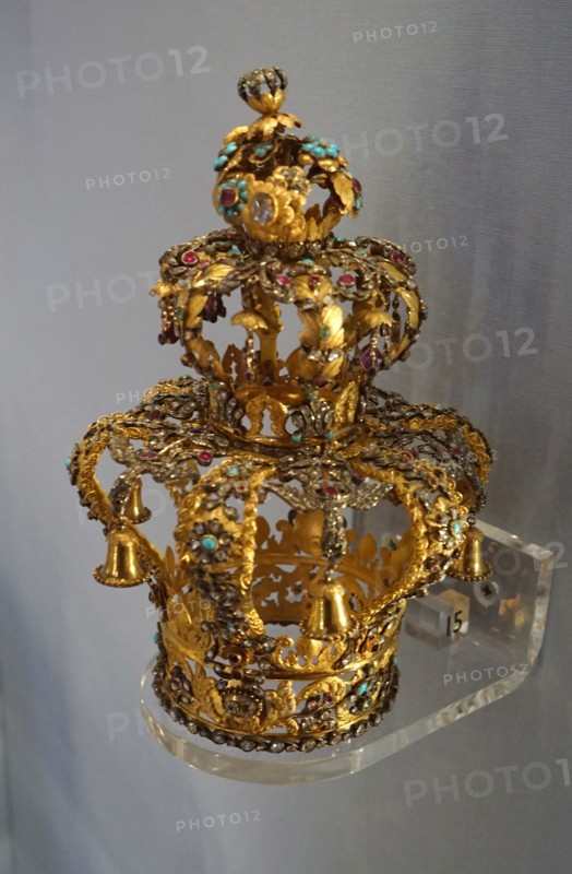 Gold Torah Crown which is thought to have come from the court of the Hasidic leader Rabbi Israel Friedman of Ruzhin
