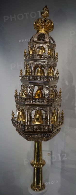 Gold Torah Crown which is thought to have come from the court of the Hasidic leader Rabbi Israel Friedman of Ruzhin