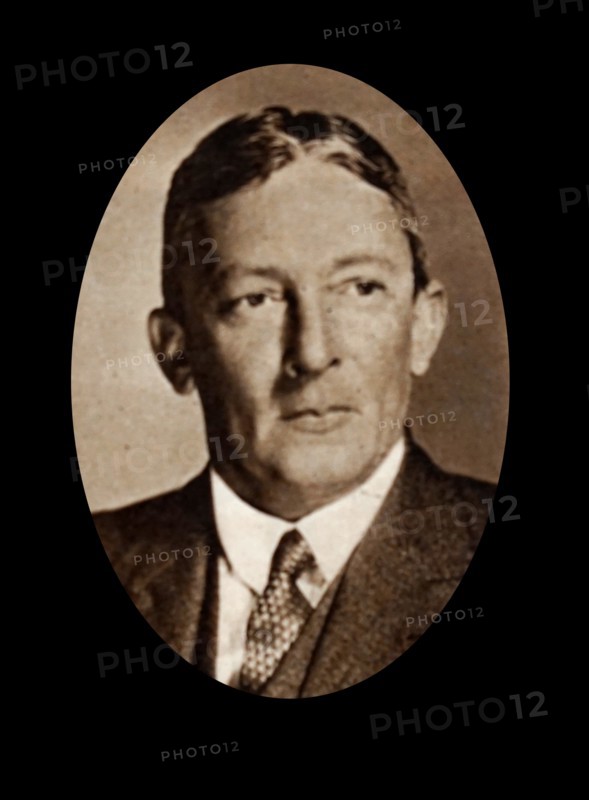 Photographic portrait of Sir Hugh Dow