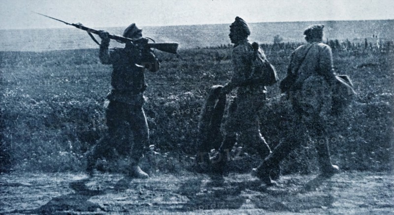Photograph of a Russian soldier stopping deserters during the First World War