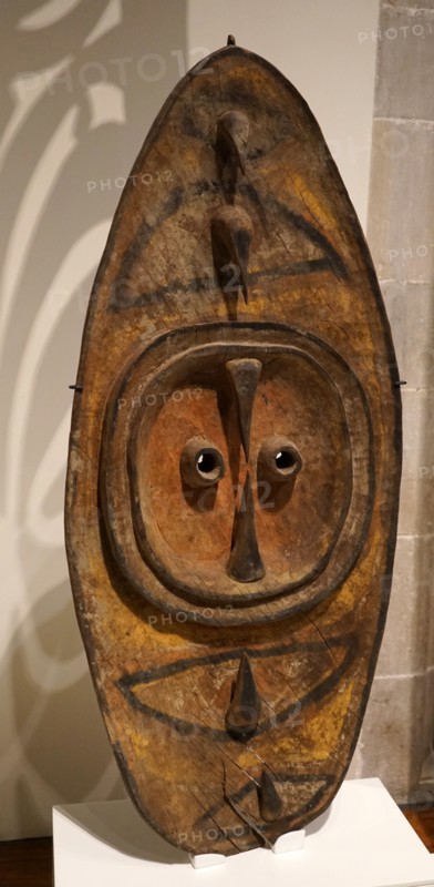 Garra, shield-like figure from Papua New Guinea
