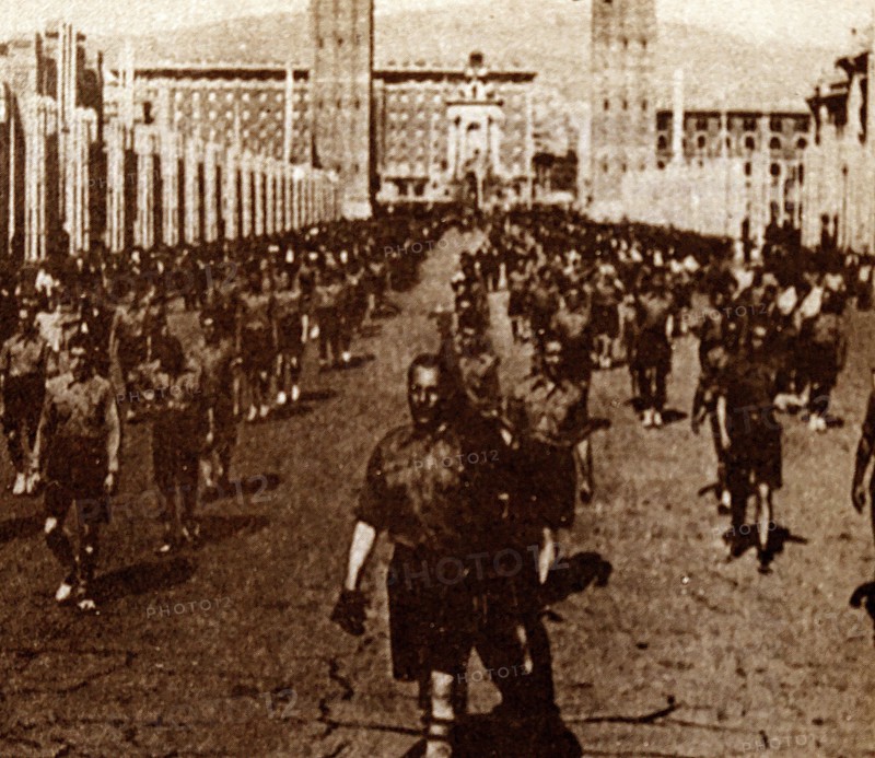 Photograph taken during the Parade of escamots d'Estat Catalá, in its pro-fascist dress on Avenida Reina Maria Cristina