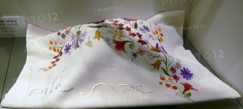 Embroidered white Shabbat