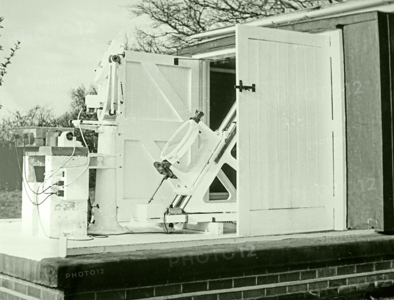 Photograph of a Coelostat being used at the Cambridge University observatories