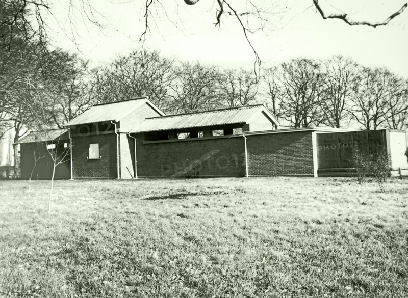 Photograph of a building housing a horizontal solar tower as part of the Cambridge University observatories