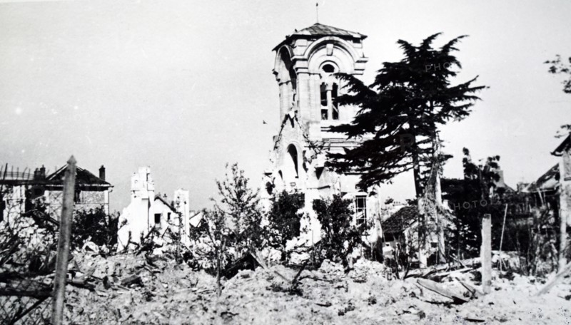 Destruction at the town of Saint-Cyr, 1944