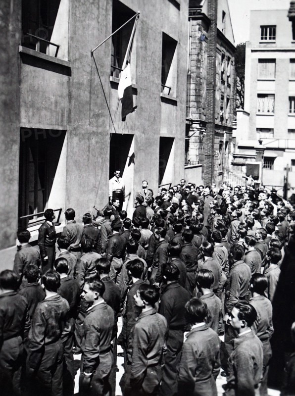 French workmen informed of the German invasion of France, 1940