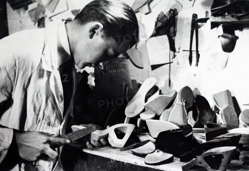 Cobbler preparing heels for women's shoes, 1941