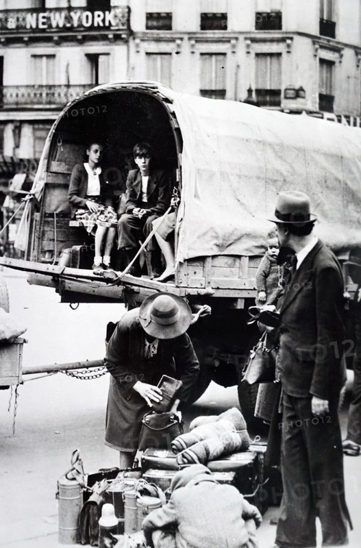 Photograph of returning refugees in Paris during the German occupation of France 1940