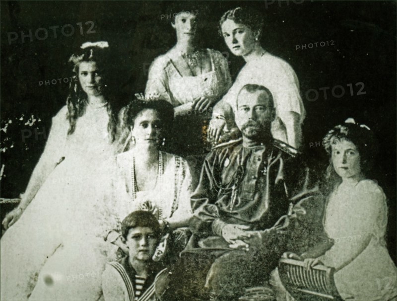 Photographic portrait of the Romanov Family