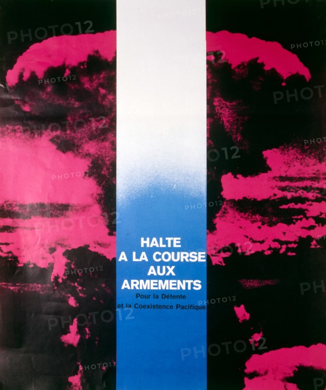 1980, French, anti-nuclear war, poster 'halte a la course aux armaments por la detente at le coexistence pacifique'