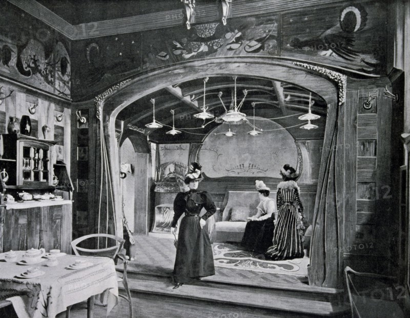 Photograph taken at the Esplanade des Invalides; showing a modern interior habitation.