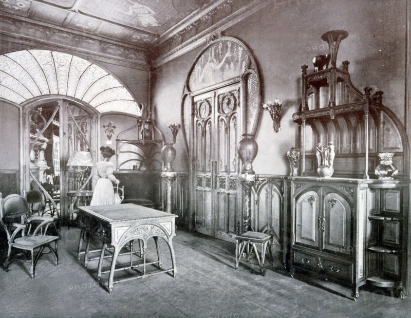 Photograph of a modern interior of a household in 1900,