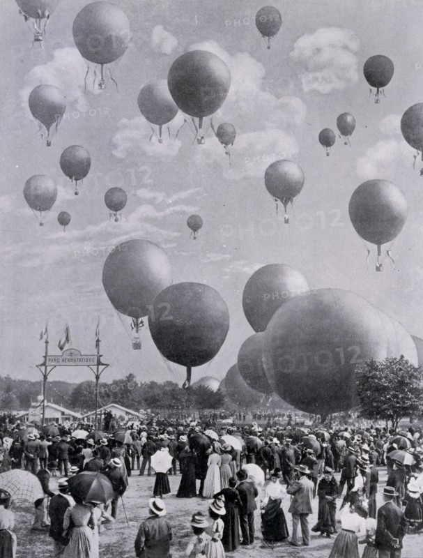 Photograph of the 1900 balloon race in Vincennes, Paris