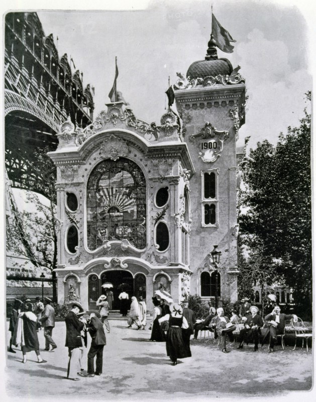 Photograph of the Palace of the Equator