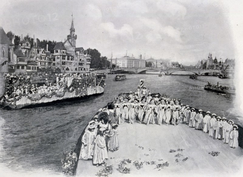 Black and white illustration showing the nautical festival on the Seine next to the Ville de Paris by Zeiss-Krauss.