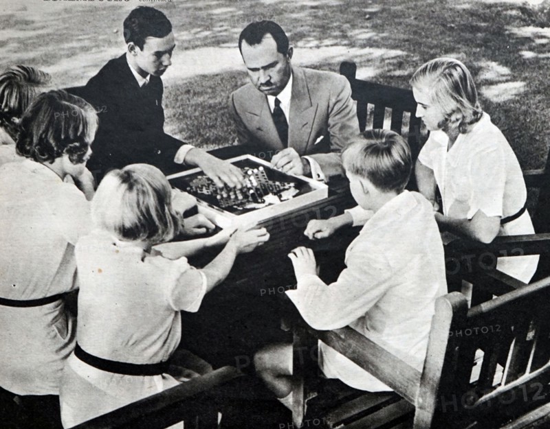 Prince Félix of Luxembourg, husband of Charlotte, Grand Duchess of Luxembourg with his children, in exile during World War II