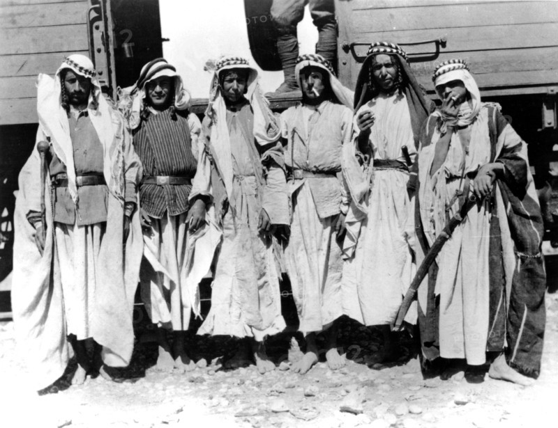 Guerre des Balkans, arabes venus rendre visite au général Harbord à Ras el Aïn, le 9 novembre 1919
