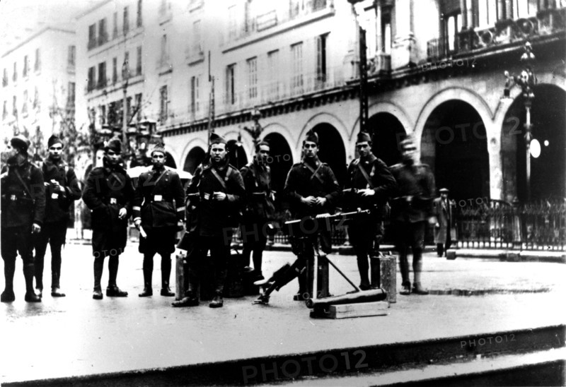 Soldats nationalistes dans les rues de Sarragosse, 1936