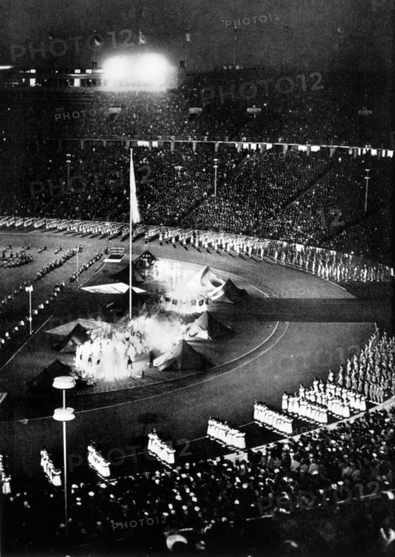 Jeux olympiques de Berlin, Fête de nuit sur le stade