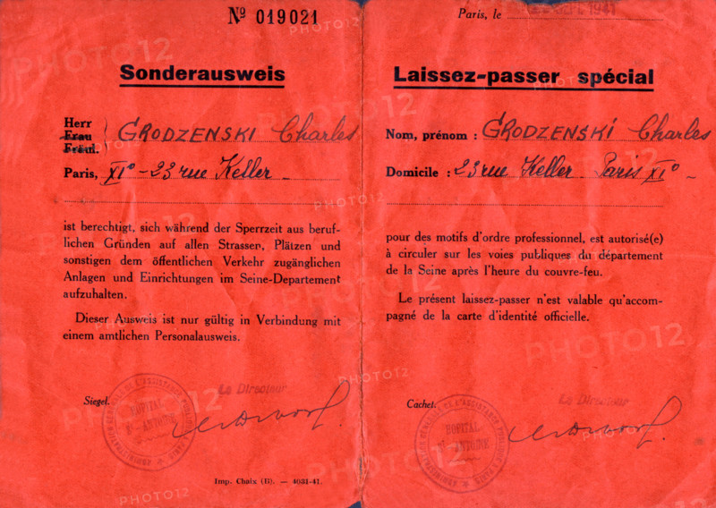 Paris. Pass in German and French