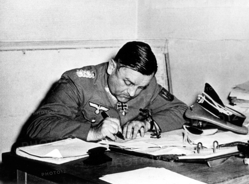 Le général von Choltitz le jour de la Libération de Paris