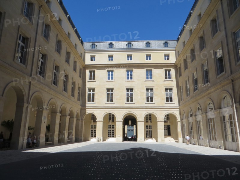 Hôtel de la Marine, cour d'Estienne d'Orves, Paris