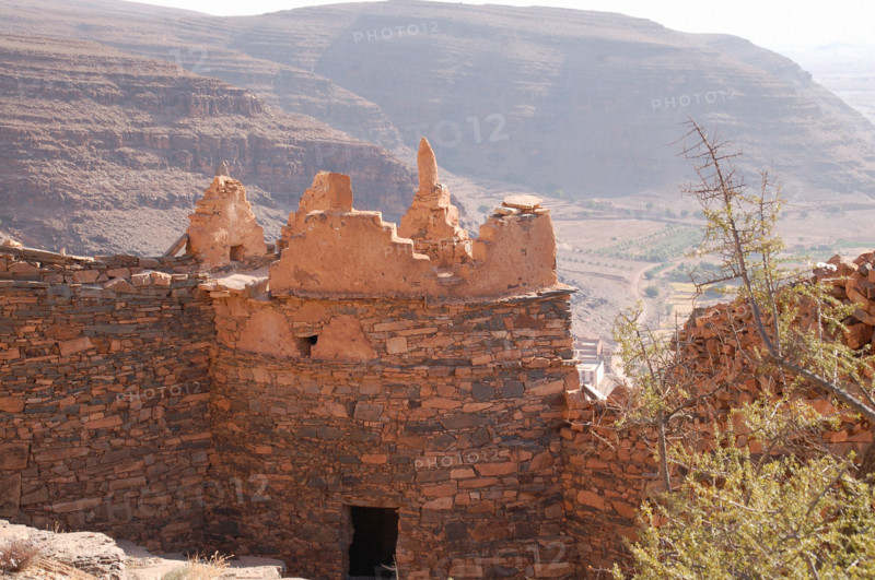 Greniers fortifiés du sud marocain, ou agadirs.