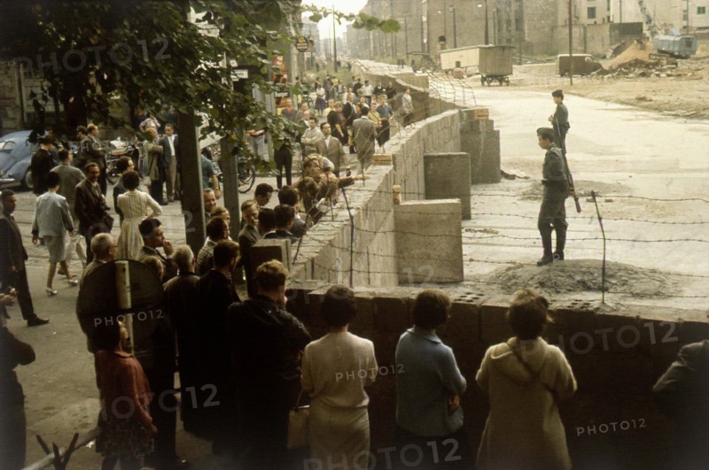 Construction du mur de Berlin, 1961