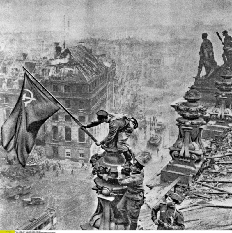 Soldat soviétique sur le Reichstag, 1945