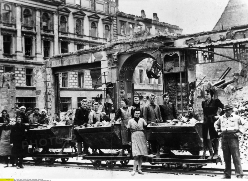Femmes des ruines ("Trümmerfrauen") en Allemagne, 1946