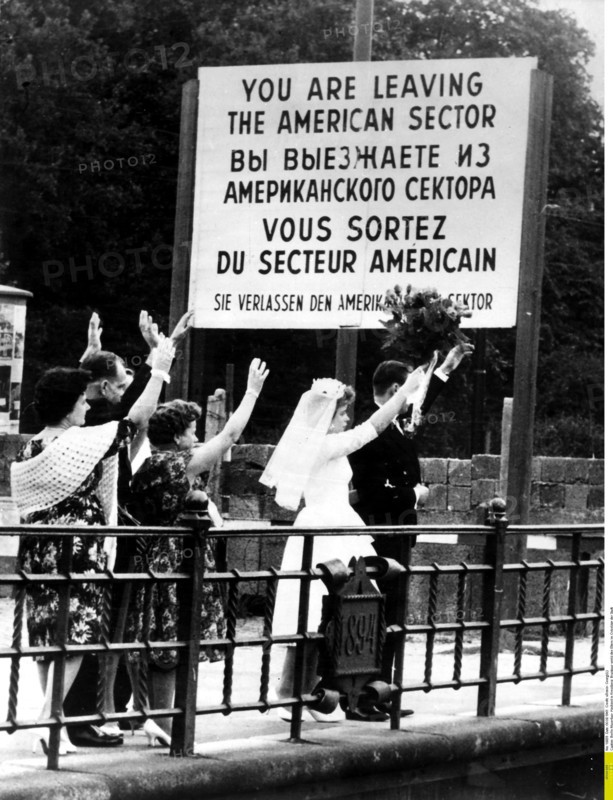 Construction du mur de Berlin, 1961
