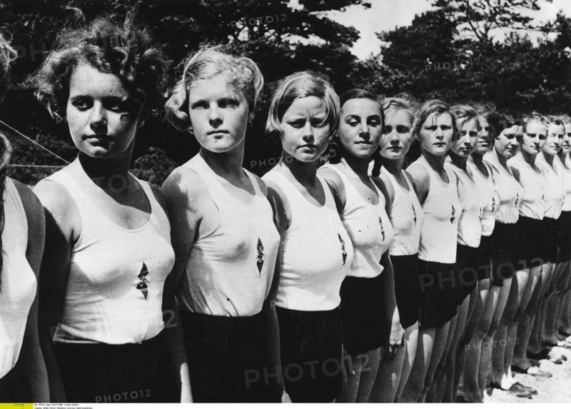 Jeunes filles allemandes lors d'une séance de sport, 1939