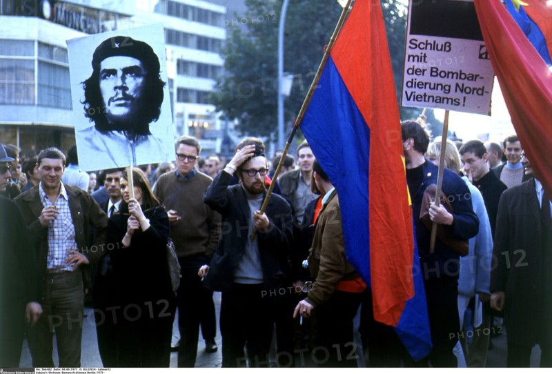 Manifestation à Berlin contre la guerre du Vietnam, 1971