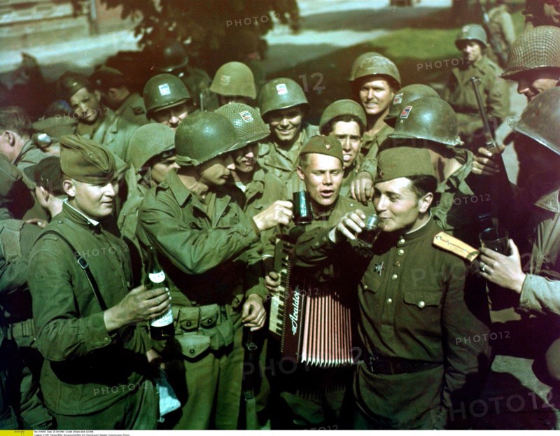 Jonction entre les forces armées arméricaines et les troupes soviétiques en Allemagne, 1945