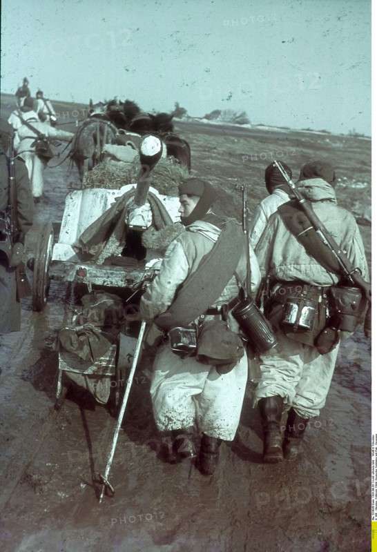 Soldats allemands équipés d'un canon anti-char, 1944