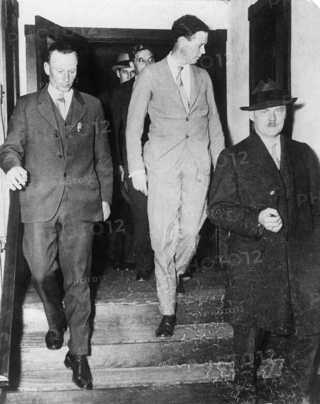 Charles Lindbergh sotant du tribunal, 1935