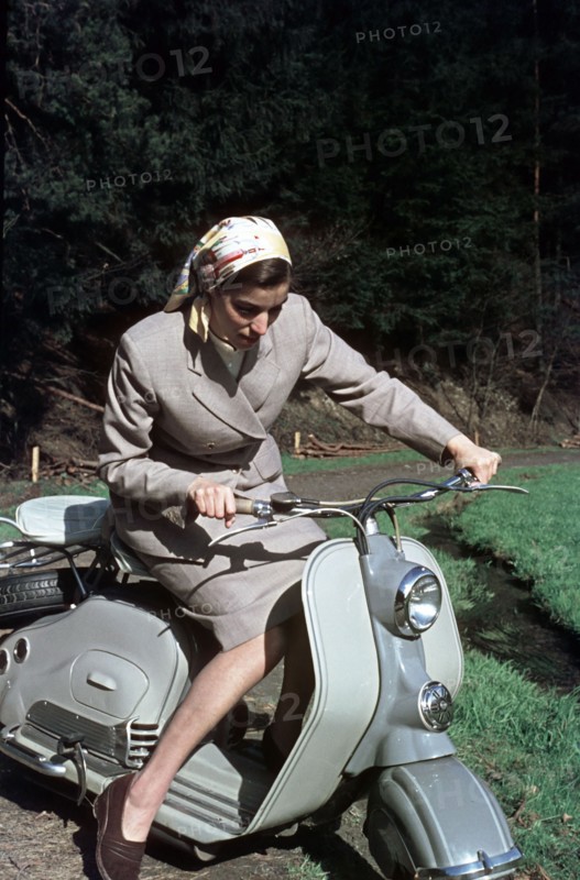 Allemagne : femme en scooter