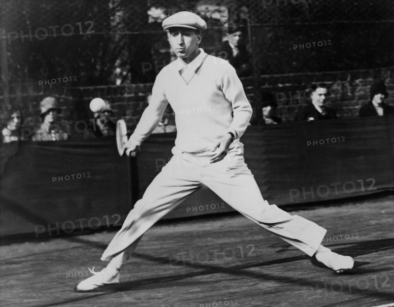Jean René Lacoste jouant en juillet 1928