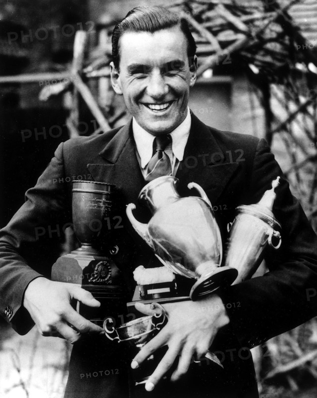 Fred Perry avec ses trophées