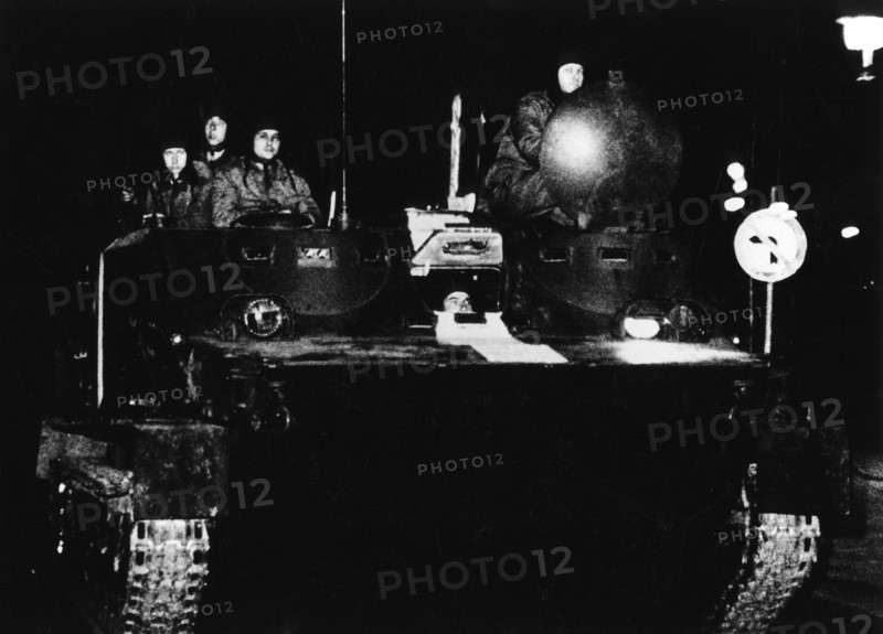 Printemps de Prague : char de la NVA en route pour la Tchécoslovaquie, août 1968