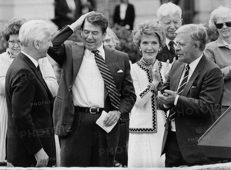 Besuch von R. Reagan in der BRD - (v.l.) R. v. Weizs„cker, R. Reagan, N. Reagan, H. Schmidt in Berlin