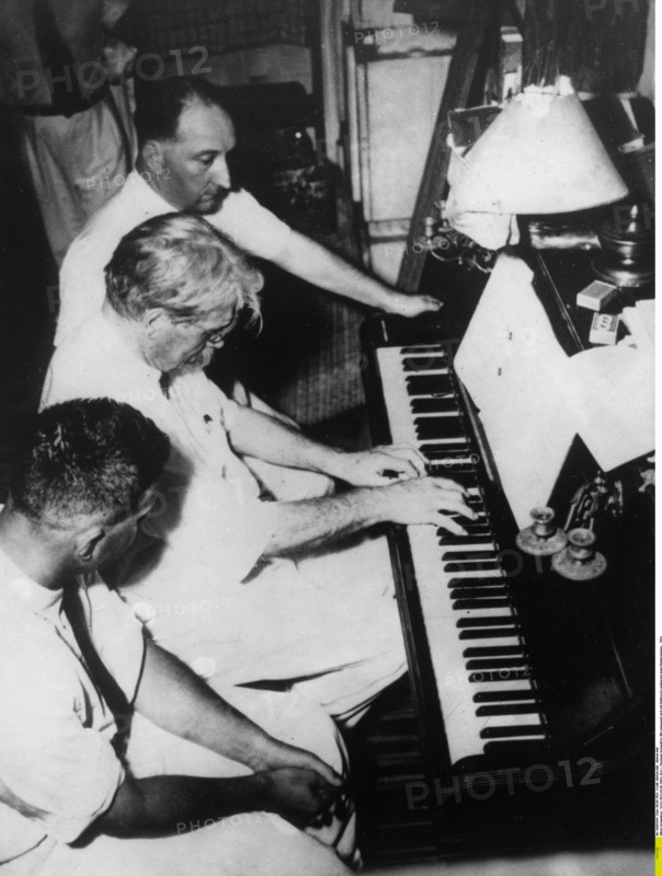 Albert Schweitzer et ses assistants à Lambaréné