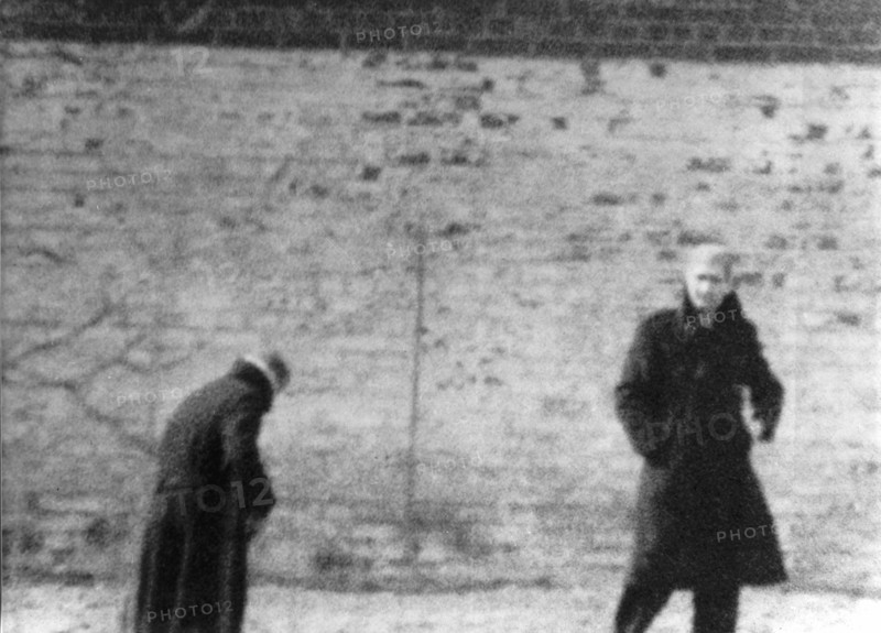 Rudolf Hess et Konstantin v. Neurath dans la prison Spandau