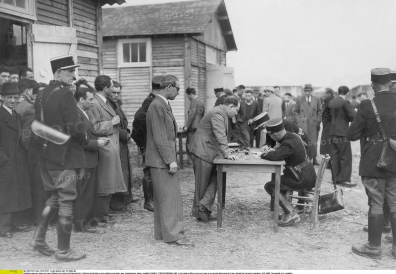 Enregistrement des Juifs au camp Pithiviers